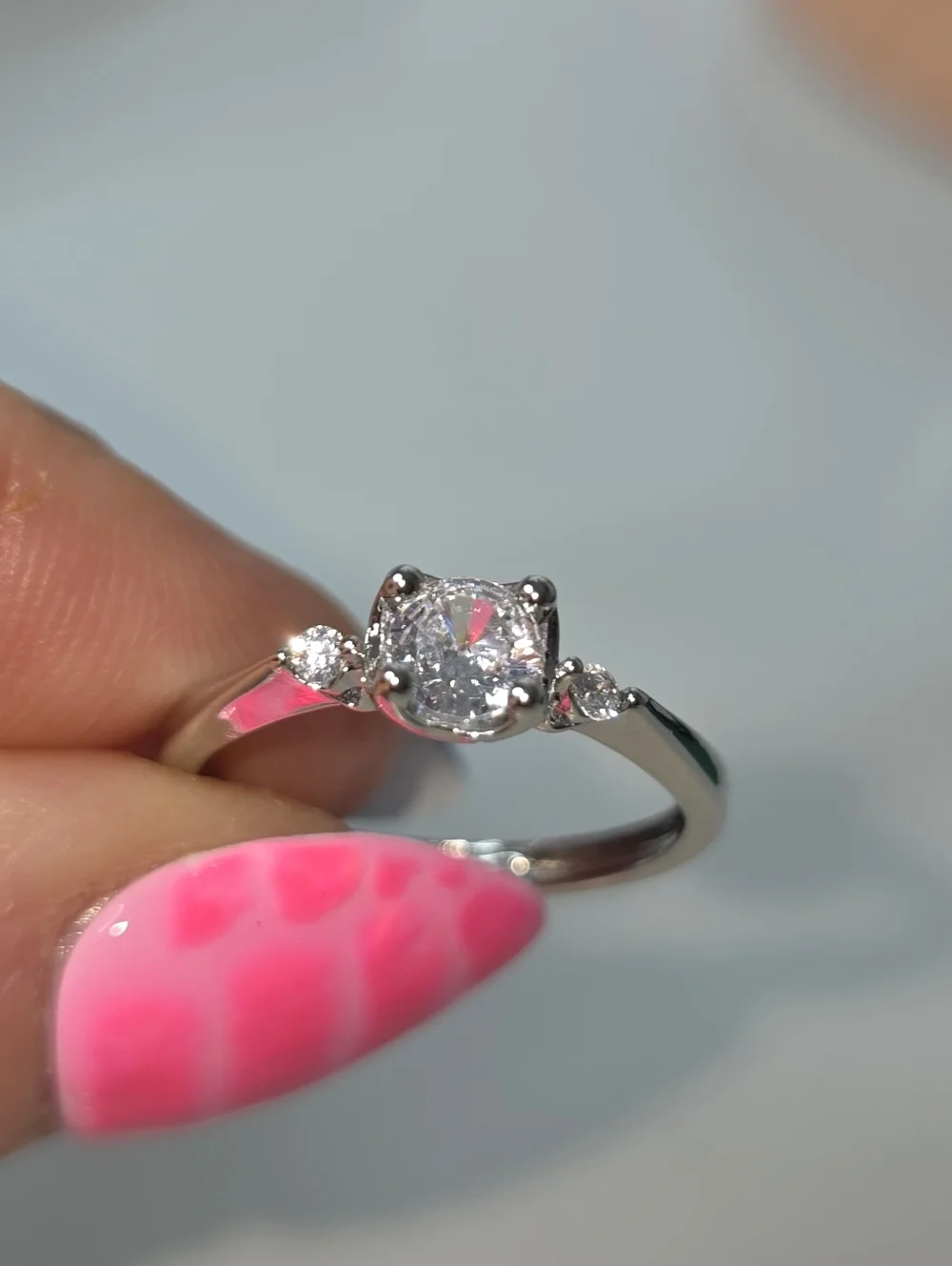 Silver Plated Three Stone Sparkly Cubic Zirconia Adjustible Heart Detail Ring